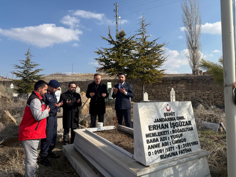 Kaymakamımız Sayın Aydın YANIK, Şehadetinin yıldönümünde Şehit Jandarma Onb. Erhan İŞGÜZAR’ın kabrini ziyaret etti.