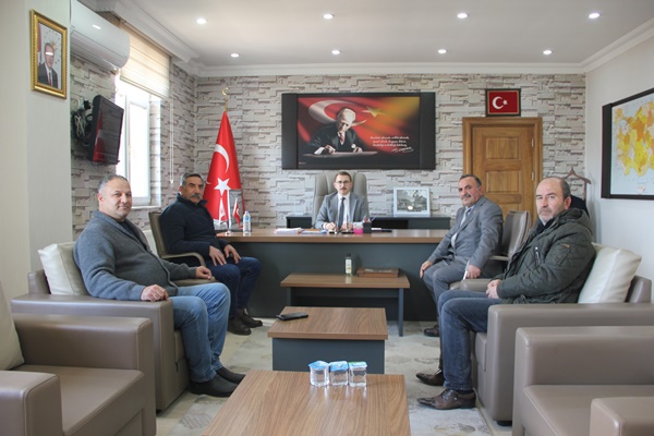Cumhuriyet Halk Partisi İlçe Başkanı Levent ÖZER ve beraberindeki heyet Kaymakamımız Sayın Ali SERTTAŞ’a hayırlı olsun ziyaretinde bulundu.