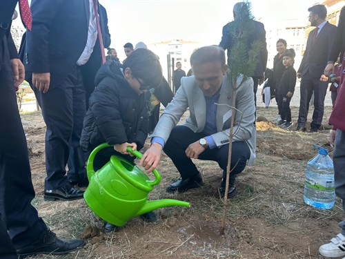 Kaymakamımız Sayın Aydın YANIK, Borsa İstanbul Şükran Ana İlkokulunun düzenlemiş olduğu “Çocuklar Fidanıyla Büyüsün” projesine katıldı.